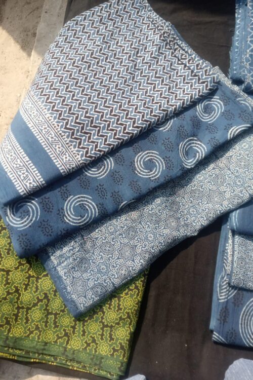 2peice loan dupatta shirt  Wength47  Length dupatta 2.75/shirt 2.75