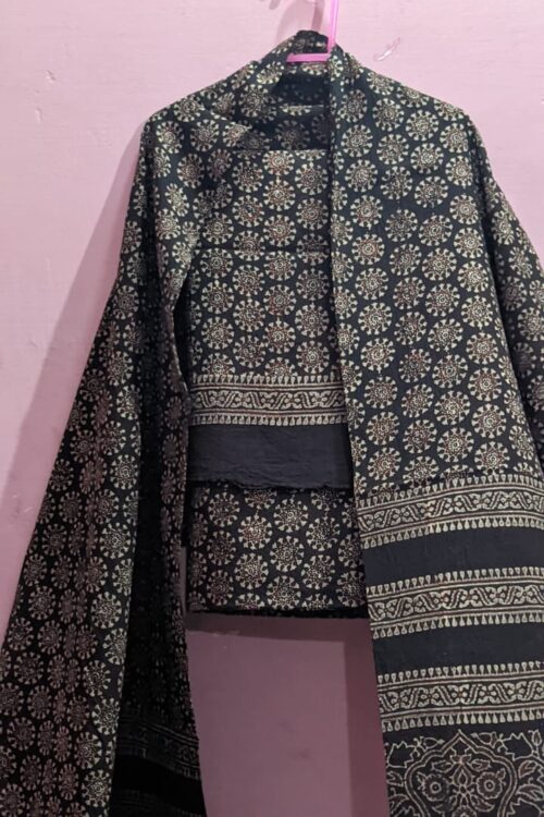 Loan 2 piece  Shirt length 2.75/wength47 Duppata length 2.75/wength47 inch