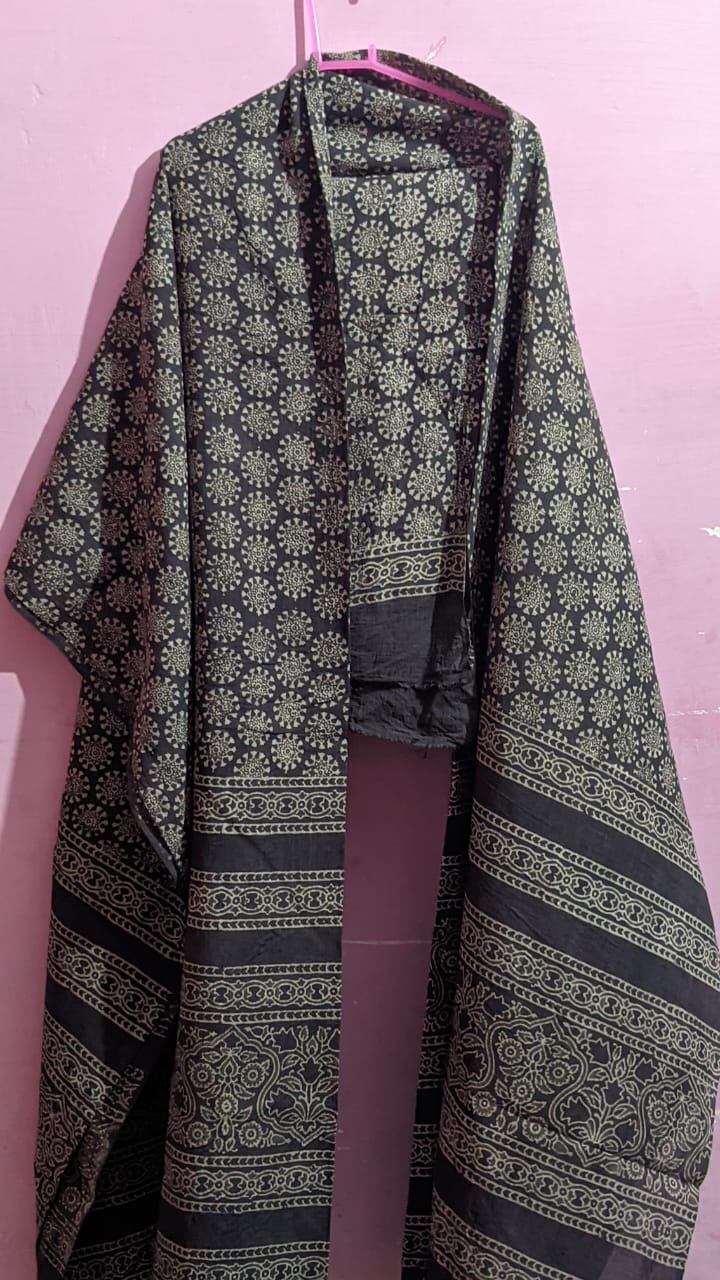 Loan 2 piece  Shirt length 2.75/wength47 Duppata length 2.75/wength47 inch