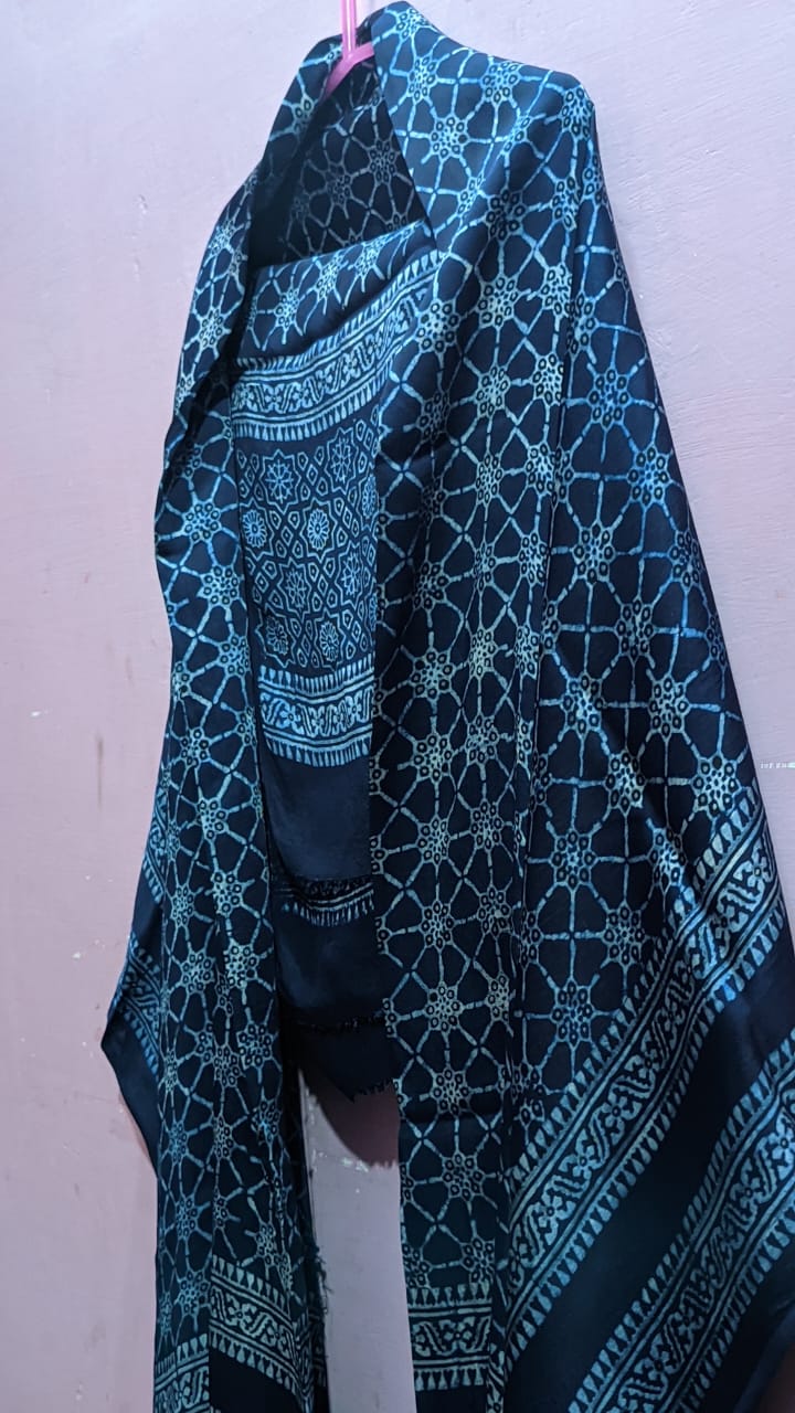 Silk soits 2 piece  Length 2.5 Wength42