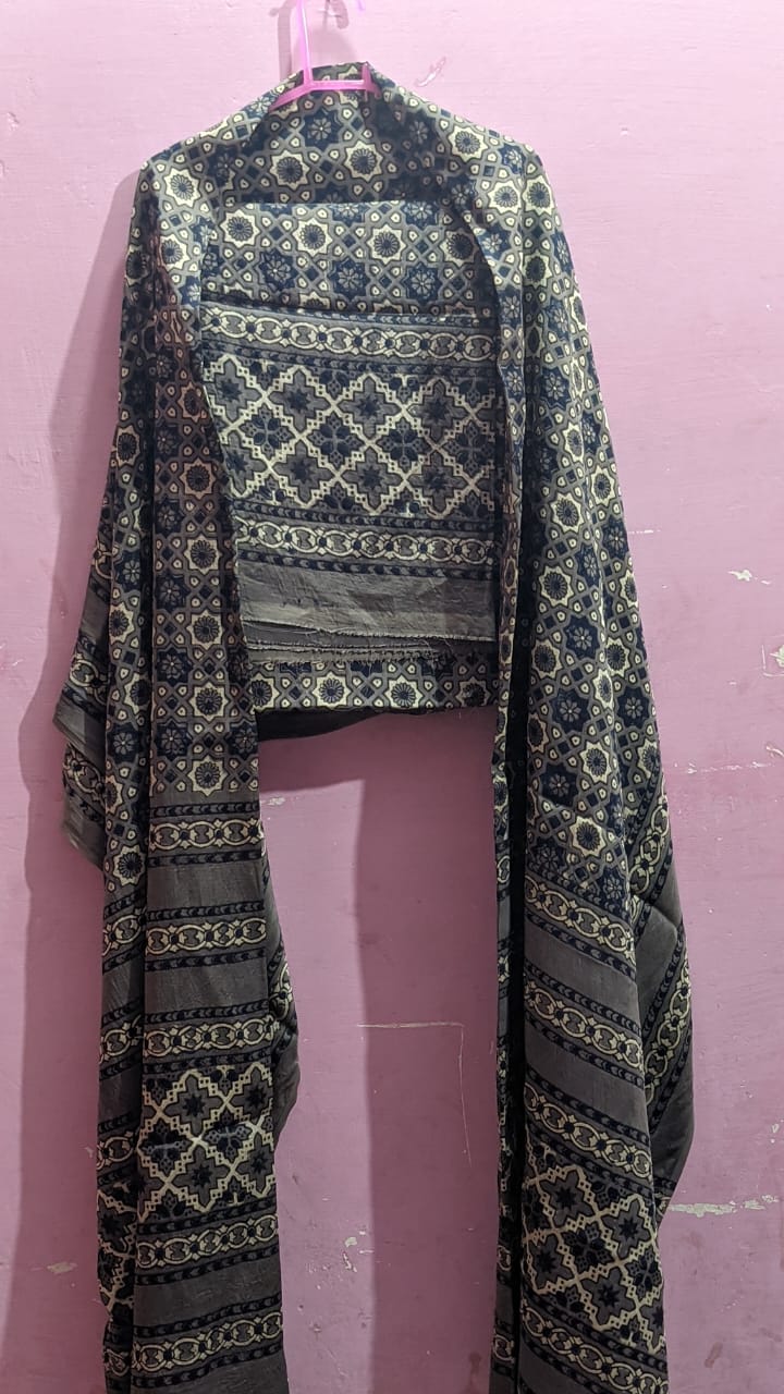 Silk soits 2 piece  Length 2.5 Wength42