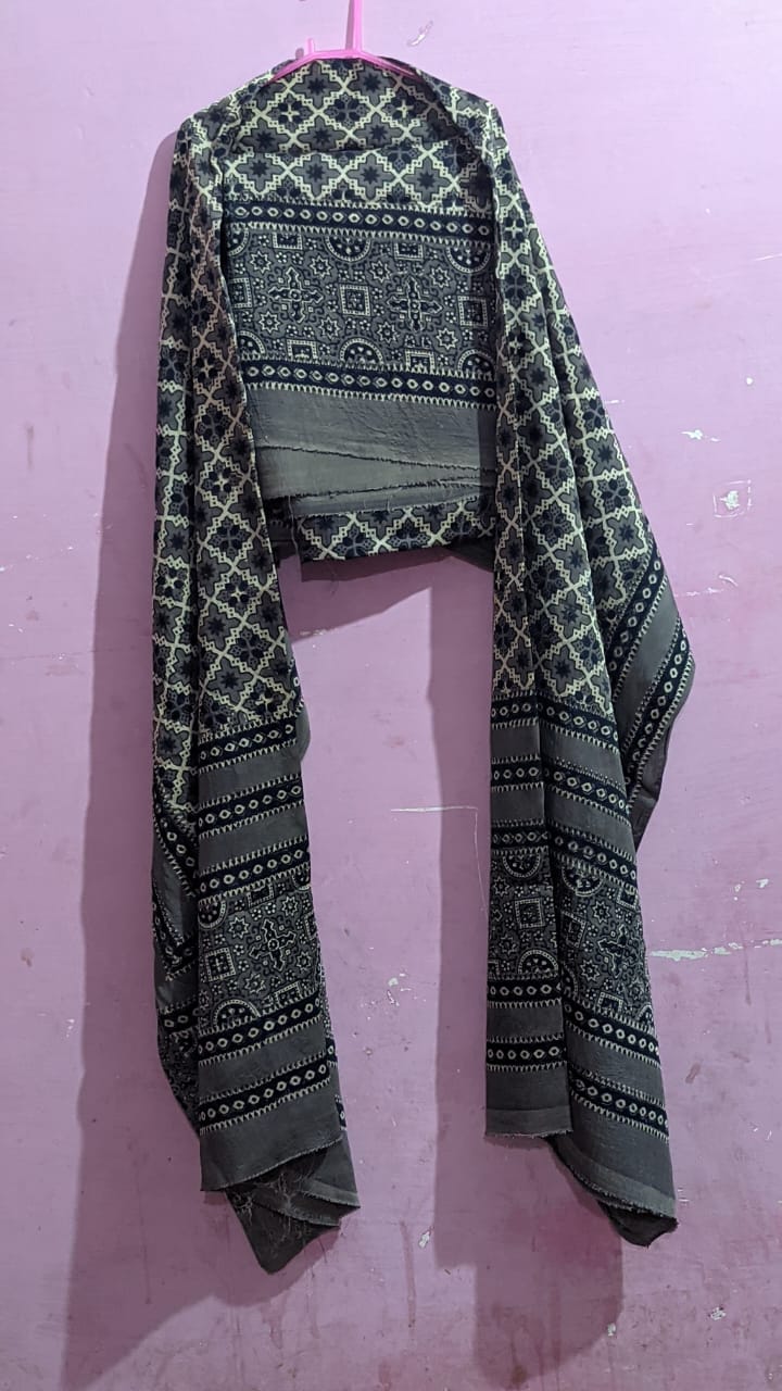 Silk soits 2 piece  Length 2.5 Wength42